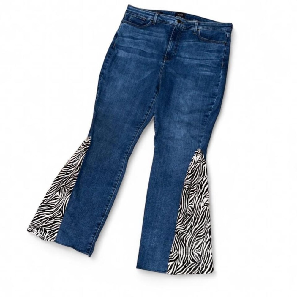Zebra Print Furry bell‎ bottom blue jeans w/rhinestone buttons Ladies 16 stretch